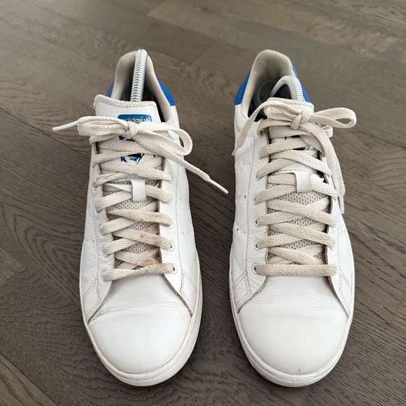 White Adidas Stan Smith Sneakers w/ Blue Heel Tabs Size Mens 9 - Picture 2 of 7